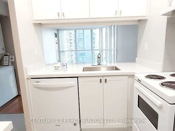 5th image of 736 Bay St #1512