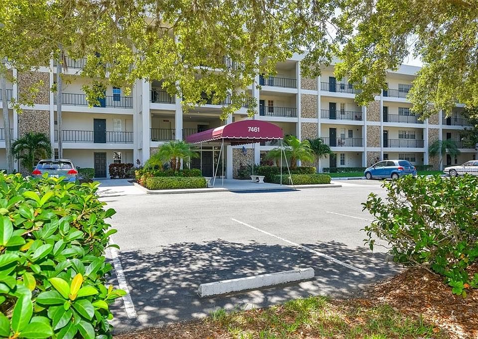 1st image of 7461 W Country Club Dr N APT 207