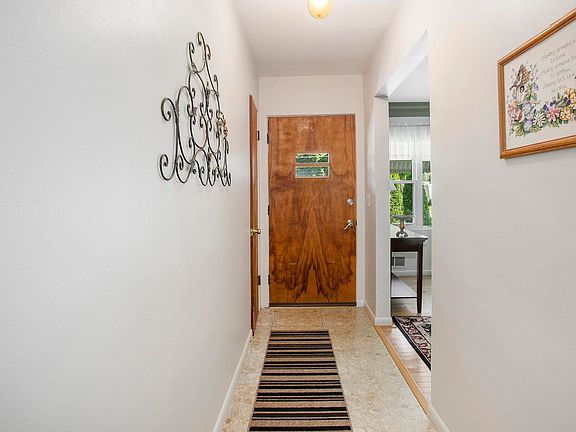 4th image of 142 Fullerton