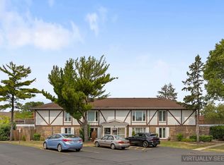 1860 W Surrey Park Ln UNIT 2B, Arlington Heights, IL 60005