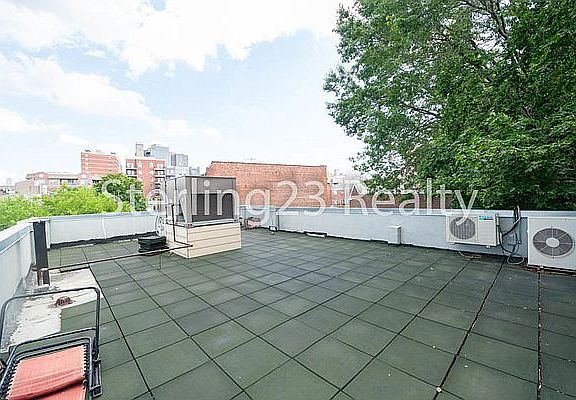 2nd image of 25-15 Crescent St #301