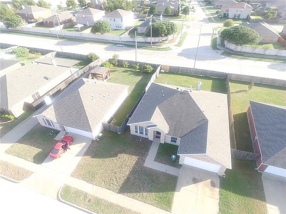 4th image of 1506 Sanibel Ln