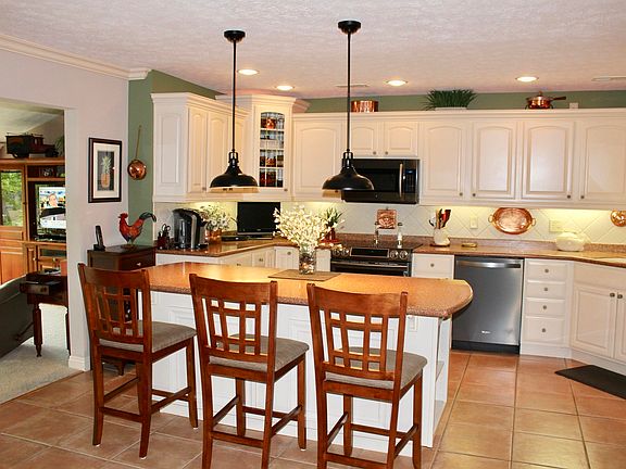 3rd image of 103 Eagle Dr #2