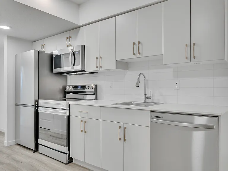 1235 Keswick Dr SW #4B — Photo 2