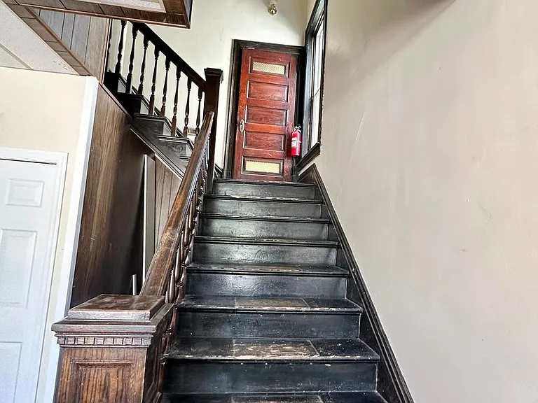 124 Ulysses St — Photo 3