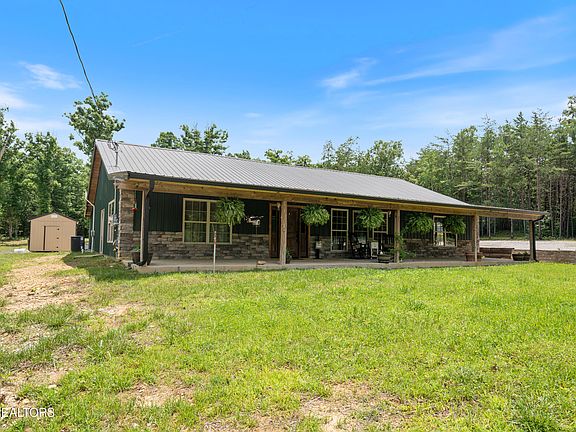 2nd image of 904 Meadows Dr