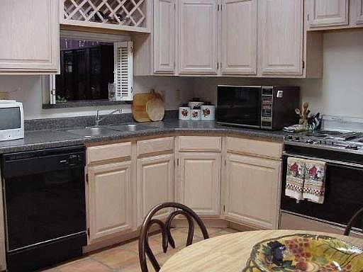 4th image of 3102 EISENHAUER RD #16B
