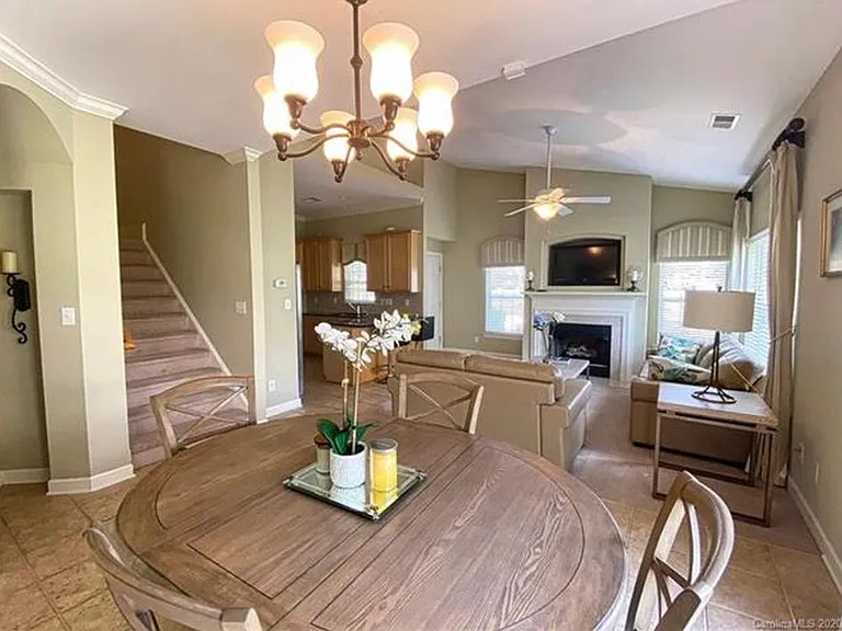 12015 Valley Oak St — Photo 14