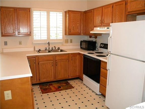 5th image of 2940 Queensland Dr