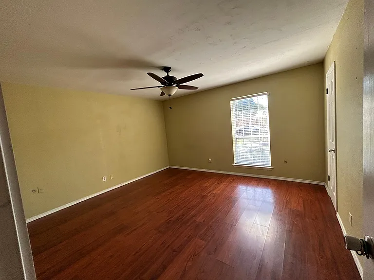 1112 Park Center Ct — Photo 6