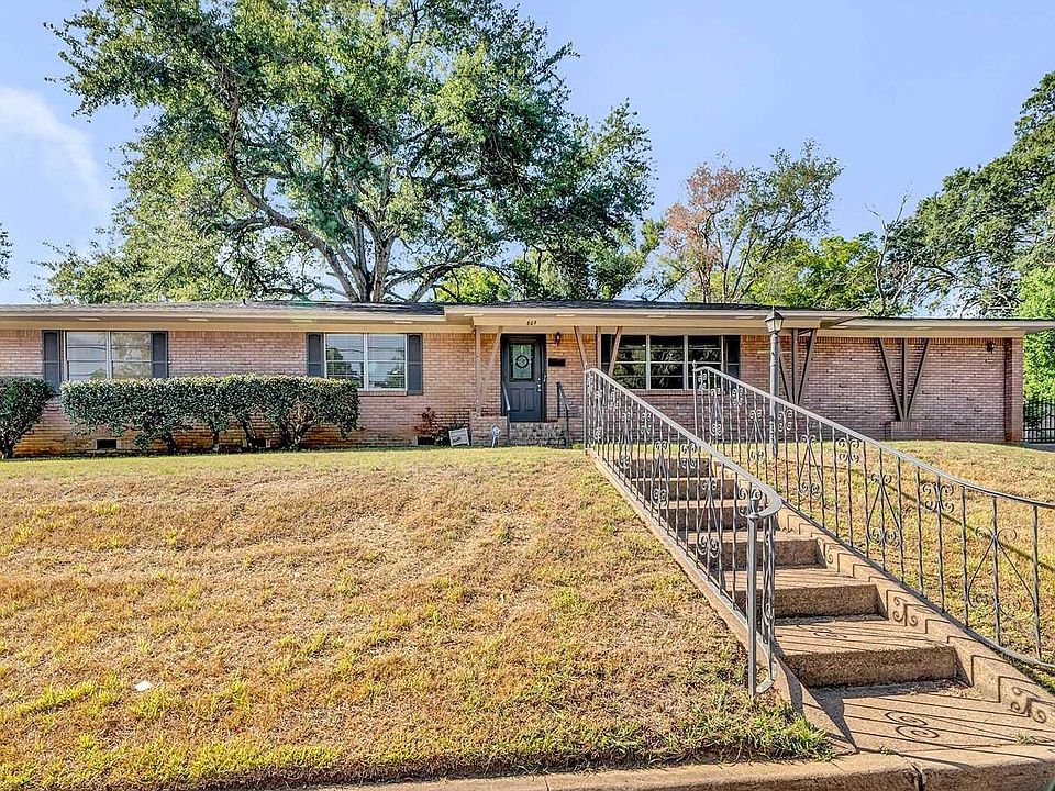 1st image of 807 Fort Worth St