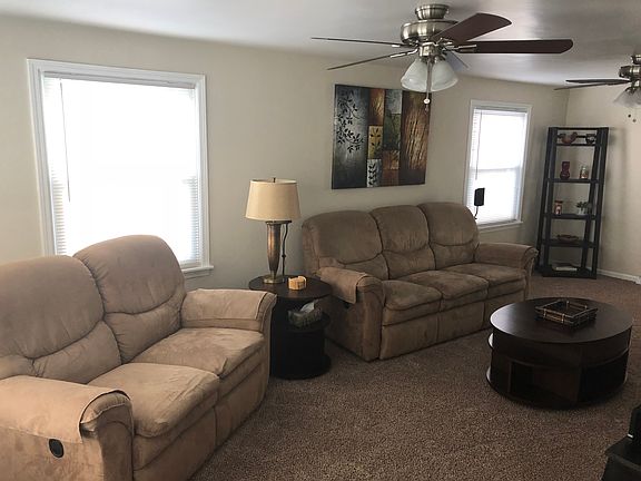 3rd image of 23 Waverly Dr