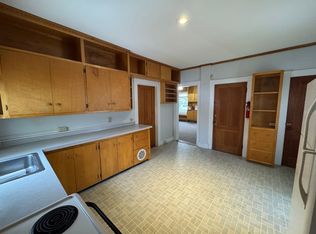 67 Union St APT D, Windsor, VT 05089