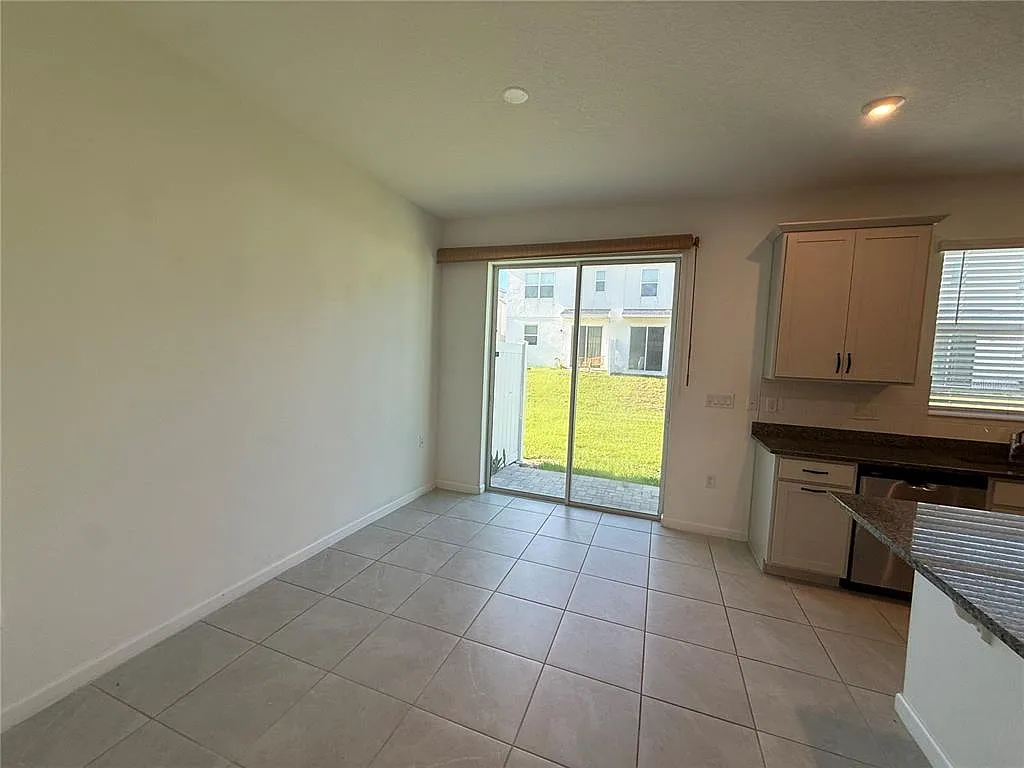3 bed, 2.5 bath, 1460 sqft, $2,099 — Photo 4