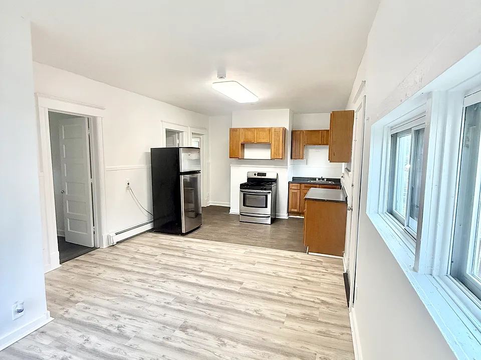 374 3rd Ave #1R