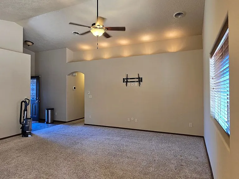608 Monarch St — Photo 5
