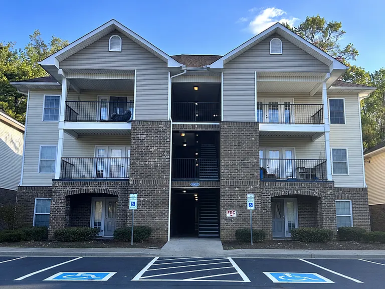 Maple Sunset Apartment Homes — Photo 10