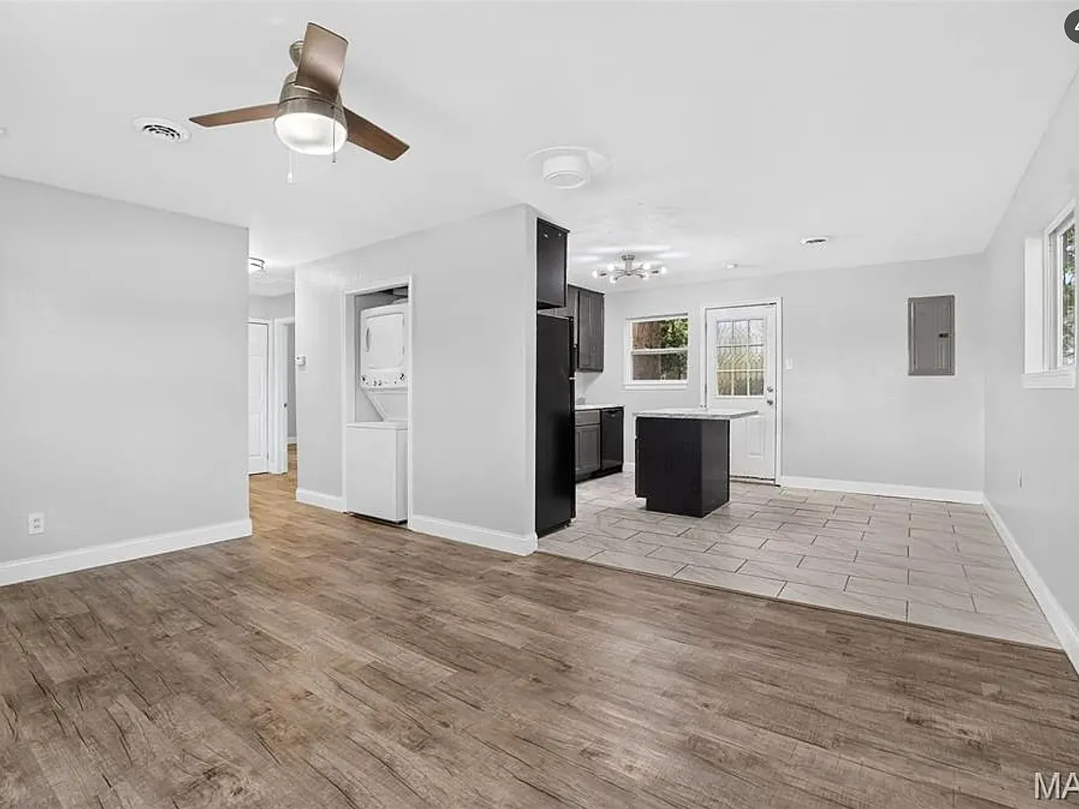 3 bed, 864 sqft, $1,725 — Photo 3