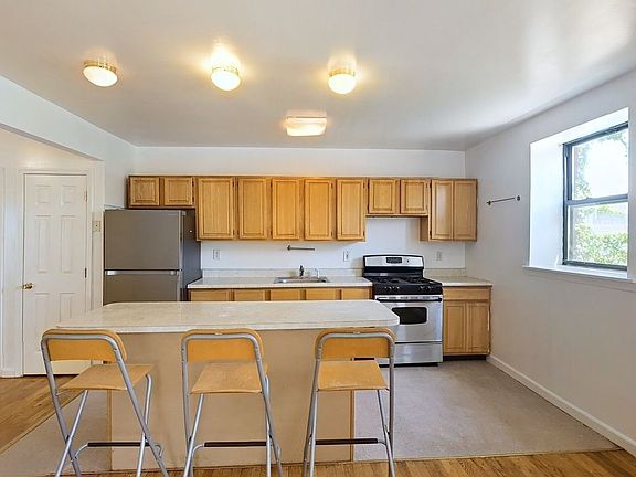 3rd image of 71 New York Ave #3