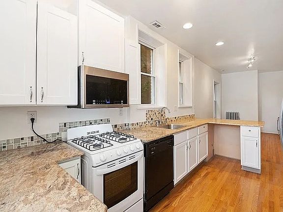 5th image of 2651 W Leland Ave APT 1