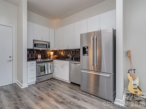 5th image of 525 E 6th St Unit 407