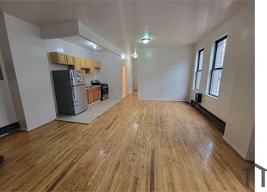 3 bed, 1000 sqft, $3,695 — Photo 2