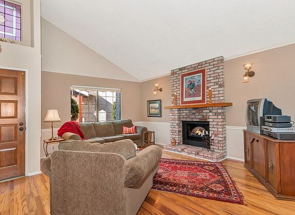 3rd image of 348 Lakehurst Dr