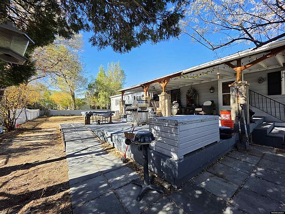 5th image of 806 2nd Ave W