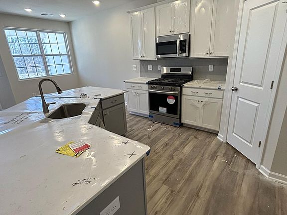 2nd image of 212 Stellate Pl Homesite 11