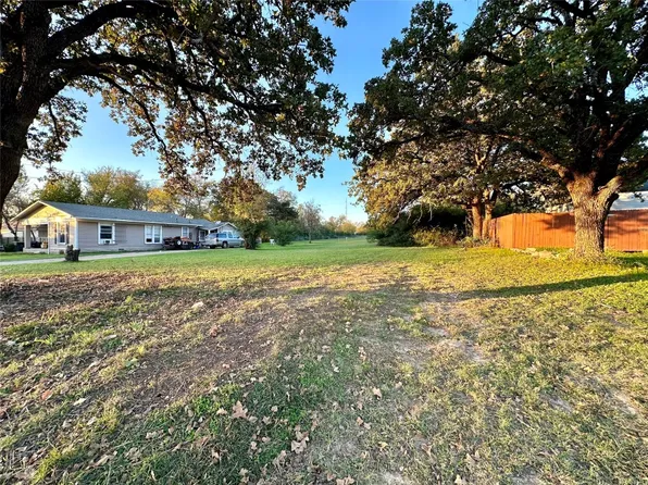 4817 Sunshine Dr, Fort Worth, TX 76105