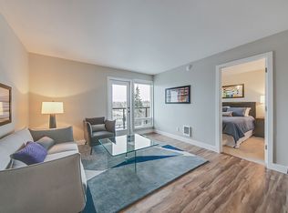2200 SW Barton St APT 204, Seattle, WA 98106