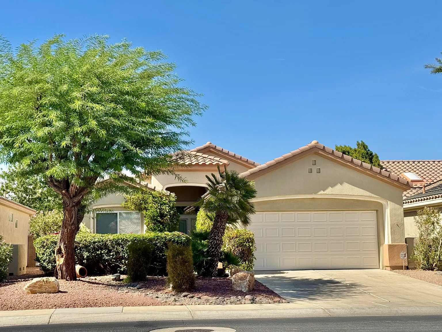 3 bed, 1664 sqft, $5,000 — Photo 2