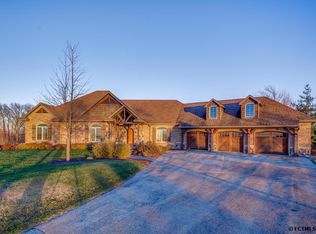 10922 Waterford Ln, Dubuque, IA 52001