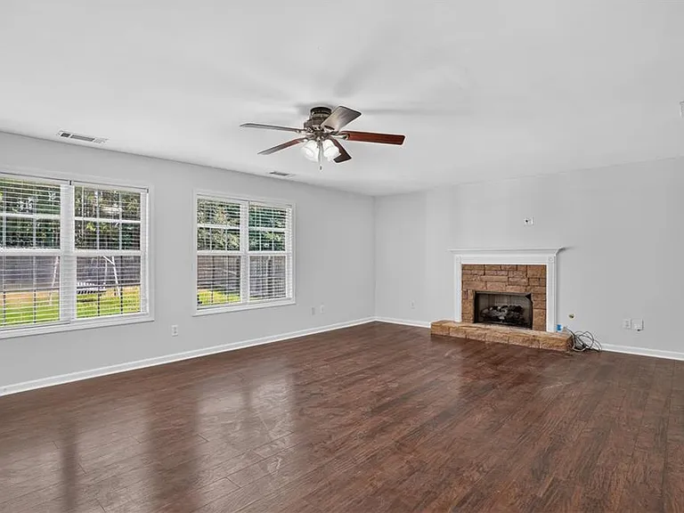 325 Shadowbrooke Cir — Photo 4