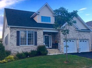 352 Van Dusen Dr, Marlboro, NJ 07746