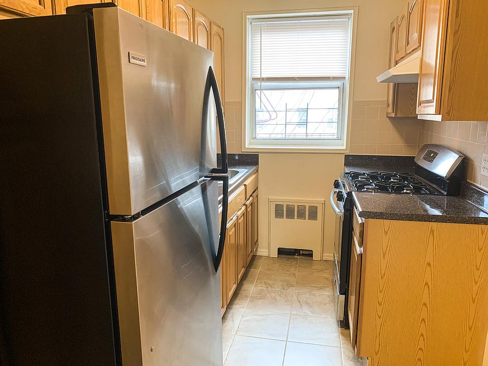 1st image of 37-4 Parsons Blvd