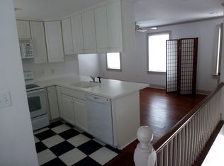 21 E Jones Ln, Savannah, GA 31401
