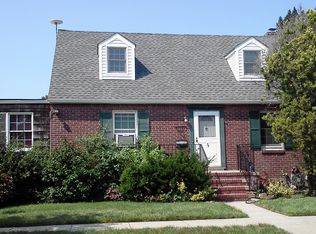 35 Rhodes St, New Hyde Park, NY 11040