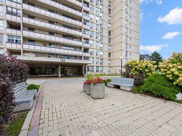 130 Neptune Dr #1104, Toronto, ON M6A 1X5