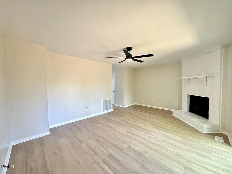 4050 Arckelton Dr — Photo 8
