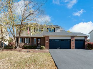 512 Bison Rd, Oswego, IL 60543