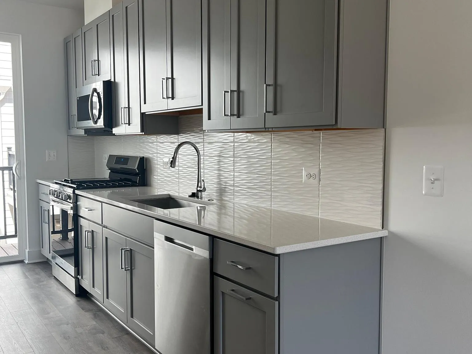 2 bed, 2.5 bath, 1200 sqft, $3,500 — Photo 3
