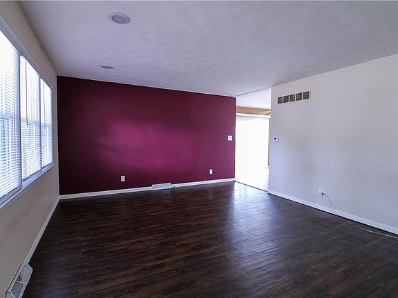 5th image of 312 Southampton Dr