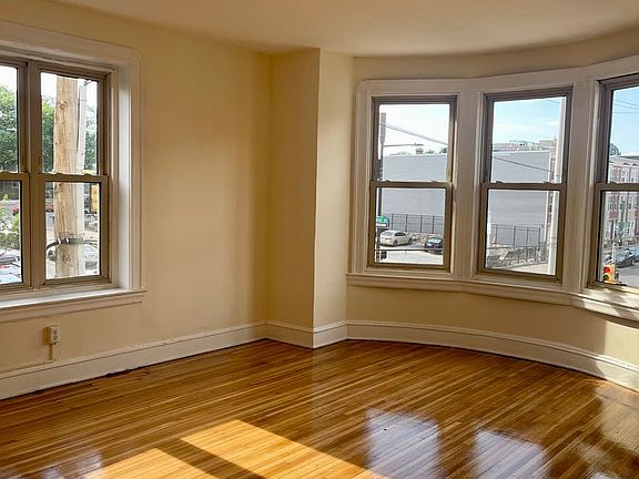2nd image of 4524-38 Walnut St #4532-B10