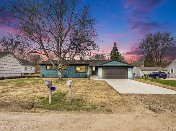 38501 Winkler St, Harrison Township, MI 48045