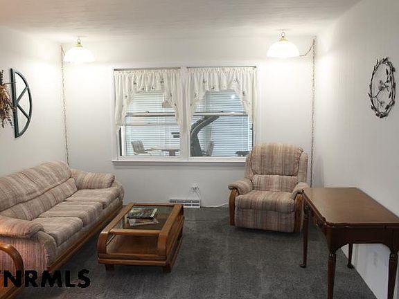4th image of 709 Maple St