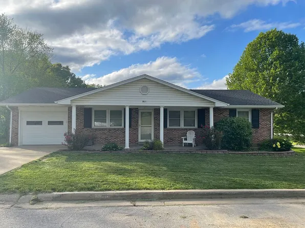 911 Wingate Dr, Boonville, MO 65233