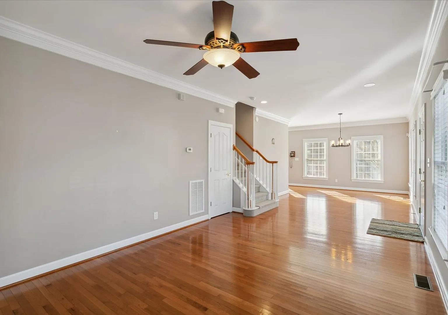Spacious 3 Bedroom 3.5 Bath Townhome in Williamsburg! — Photo 4
