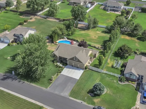 97607 E Kase Blvd, Kennewick, WA 99338