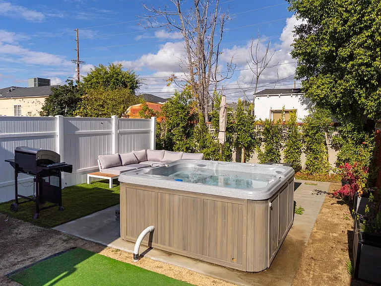 5756 Case Ave — Photo 6